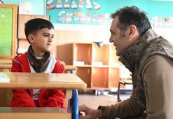 Emniyet müdürü, şehit çocuğunu okula bıraktı