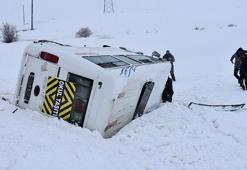 Öğrenci servis minibüsü devrildi: 14 yaralı
