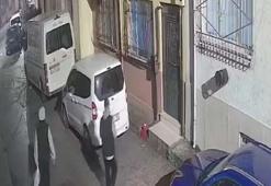 Yere düşen bayrağı kaldırdı