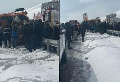 Tendürek Geçidi'nde kar küreme aracı devrildi: 2 ölü