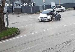 Yaralı motosiklet sürücüsüne yardım etmek yerine otomobilindeki hasara baktı