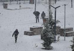Van'da kardan 40 yerleşim yeri ulaşıma kapandı