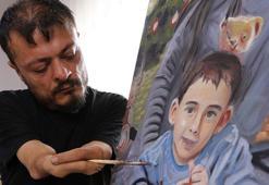 Elleri olmayan ressam, 'Sevgililer Günü' için aldığı siparişleri hazırlıyor