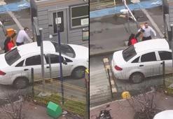 Kadıköy’de yol verme tartışmasında otomobilin aynasını kırdı