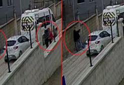 Öğrencilerin gözü önünde yumruk yumruğa kavga