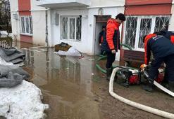 Sivas'ta kar suları taşkına neden oldu