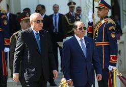 Cumhurbaşkanı Erdoğan, Mısır’da resmi törenle karşılandı