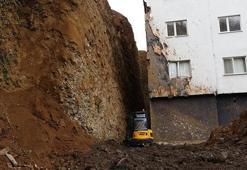 Heyelanın vurduğu ‘korku apartmanında’ mühür kalktı, gözler riskli yamaçta
