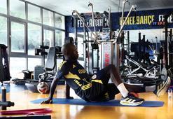 N'Golo Kante, Fenerbahçe'de ilk antrenmanını yaptı