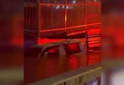 İzmir'de sağanak; su dolu alt geçitte aracın içinde mahsur kalan sürücü öldü