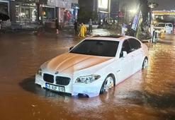 Bodrum’da sağanak yaşamı olumsuz etkiledi; yollar trafiğe kapandı