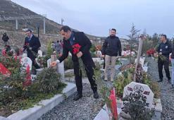 Hatay’da depremde hayatını kaybedenler, mezarları başında anıldı