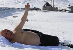 2 bin 200 metrede eksi 5 derecede kar banyosu