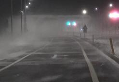 Ardahan'da etkili olan tipi Çıldır-Aktaş Sınır Kapısı yolunda ulaşımı aksattı