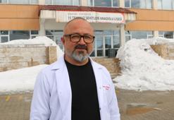 Deniz öğretmen, 26 yıl sonra ilk görev yeri Yüksekova’ya geri döndü