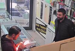 Tamire getirilen cep telefonunun bataryası patlayıp alev aldı