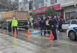 Yolun karşısına geçerken TIR’ın çarptığı yaya öldü; aynı yolda eşine de otomobil çarpmış