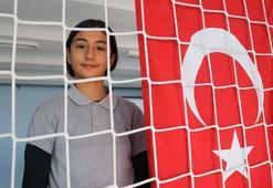 Diyarbakır’da 'bayrak' hassasiyeti ile gündeme gelen Kübra: Sevgiyle düzelttim