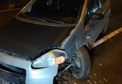 Yola düşen yatak, kazaya neden oldu; 1 yaralı