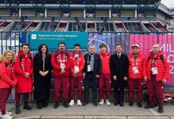 Bakan Bak İtalya’da milli sporcuları ziyaret etti