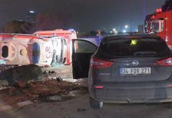 Kartal'da ambulans ile cip kafa kafaya çarpıştı: 2'si sağlık personeli 3 yaralı