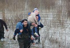 Nehir taşınca bağ evinde mahsur kalan baba ve 4 çocuğunu itfaiye kurtardı
