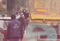 Güngören'de kaza yapan sürücülerin bıçaklı kavgası kamerada