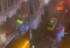 Beyoğlu'nda aracını kavga ettiği grubun üzerine sürdü; kaldırımdakiler ezilmekten son anda kurtuldu