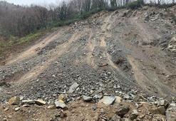 Kapalı köy yolunda heyelan temizliği