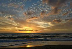 Hatay'da güneşin batışı görsel şölene dönüştü