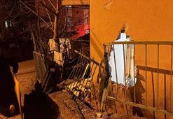 Kamyonetin çarptığı evin duvarından kopan tuğlaların altında kalıp yaralandı