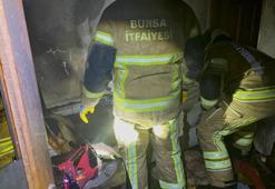 Bursa'da 2 katlı binada çıkan yangın söndürüldü