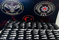 Güvercin kümesinde 124 ruhsatsız tabanca ele geçirildi; 3 gözaltı