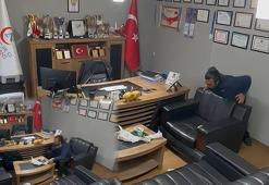 Sağlık çalışanı, kendi kendine yaptığı Heimlich manevrası ile hayata tutundu