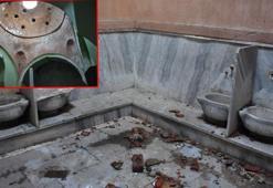 Manisa'da 6 asırlık hamamın tavanında çökme, duvarlarında yıkılma