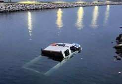 Bakırköy'de zabıta aracı denize düştü