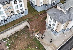 Sitenin istinat duvarı çöktü; 32 kişi tahliye edildi