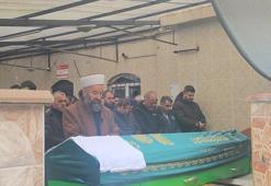 Ailesini katledip intihar eden şüpheli ile annesi toprağa verildi