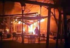 Avcılar'da parkın içindeki kafe alev alev yandı