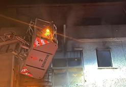 Bağcılar’da karton bardak imalathanesinde yangın