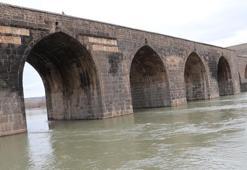 Barajlardan kontrollü tahliye sonrası Dicle Nehri’nin su seviyesi yükseldi
