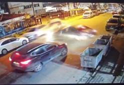 Küçükçekmece’de 5 aracın karıştığı zincirleme kaza kamerada