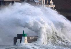 Fransa'da Nils Fırtınası nedeniyle 850 bin hane elektriksiz kaldı