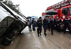 Isparta'da cezaevi ring aracı devrildi: 3 yaralı