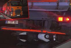 Küçükçekmece’de belediye temizlik aracına çarpan motosikletteki 2 kişi öldü