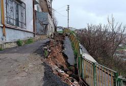 Asfalt yol, sağanak sonrası çöktü