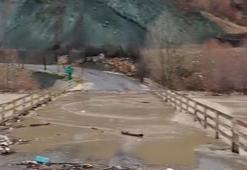 Diyarbakır’da yağış sonrası dere taştı, köprü su altında kaldı