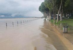 Köyceğiz Gölü taştı