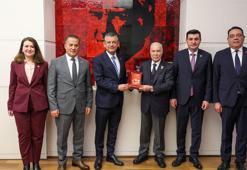 Özgür Özel, şehit ve gazi derneklerinin temsilcileriyle bir araya geldi