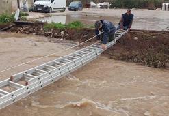 Sağanak sonrası mahsur kalan 2 kişi ekipler tarafından kurtarıldı